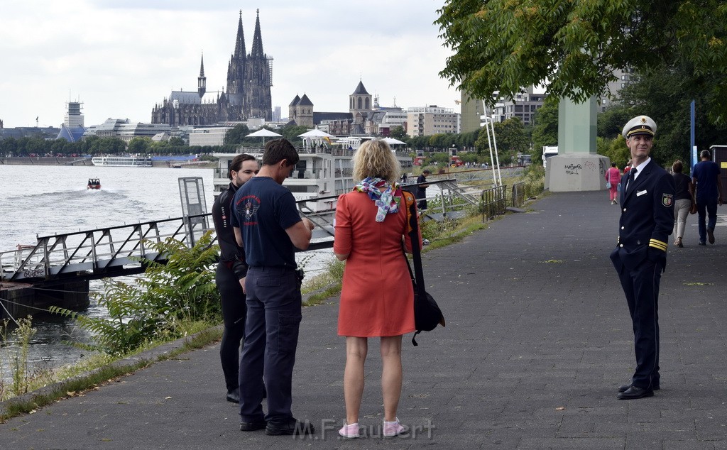 Uebung BF Taucher und Presse Koeln Zoobruecke Rhein P418.JPG - Miklos Laubert